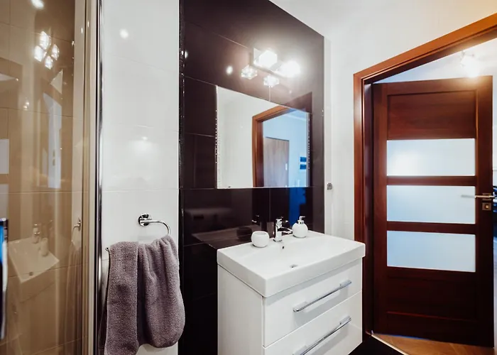 1 Maja 76 Apartman *