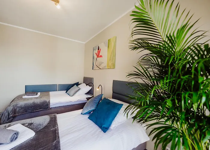 1 Maja 76 * 耶莱尼亚古拉